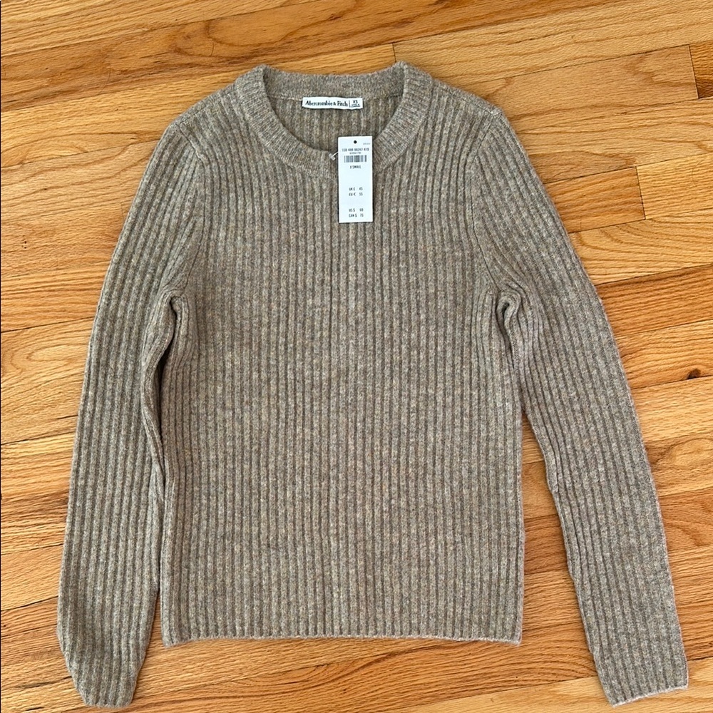 NWT Abercrombie Slim Sweater XS Heather Taupe